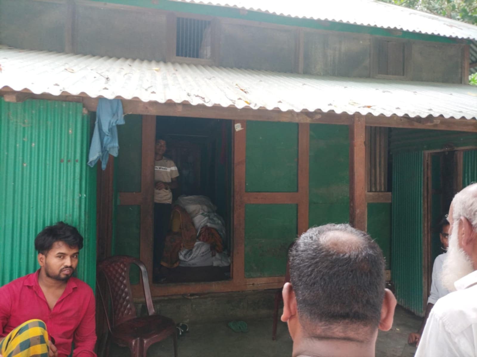 আড়াইহাজারে একরাতে ৩ বাড়ীতে ডাকাতি, সাইজিং মিলে চুরি