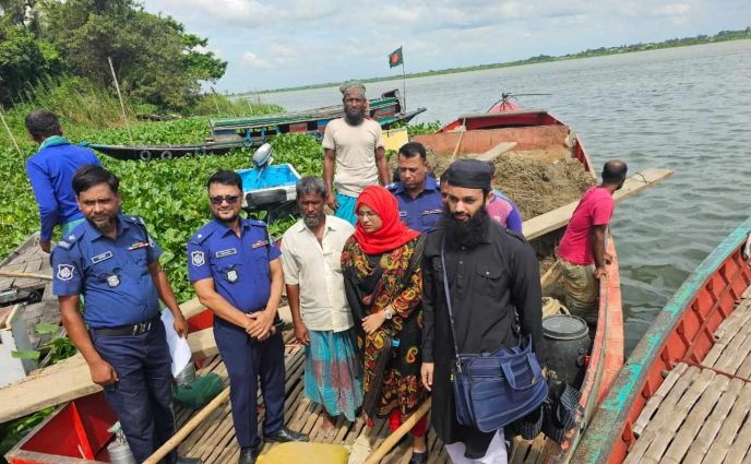 আড়াইহাজারে অবৈধ ভাবে মাটি বিক্রি, ভ্রাম্যমান আদালতের অর্থদন্ড