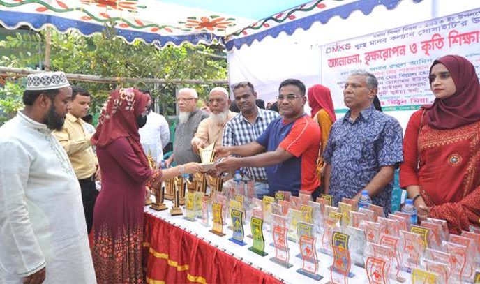 সিদ্ধিরগঞ্জে দুঃস্থ মানব কল্যান সোসাইটির  উদ্যোগে জাতীয় শিক্ষা দিবস পালিত