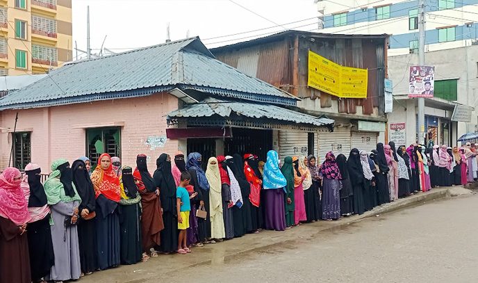 সিদ্ধিরগঞ্জে কাউন্সিলর অফিসে হামলার প্রতিবাদে এলাকাবাসীর বিক্ষোভ