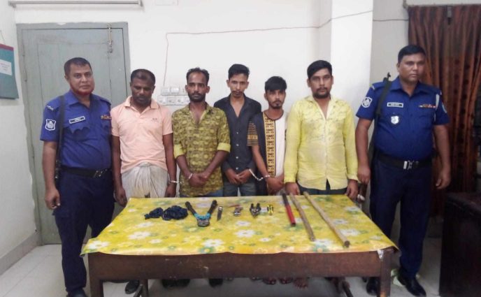 সিদ্ধিরগঞ্জে ডাকাতির প্রস্তুতিকালে গ্রেফতার-৫