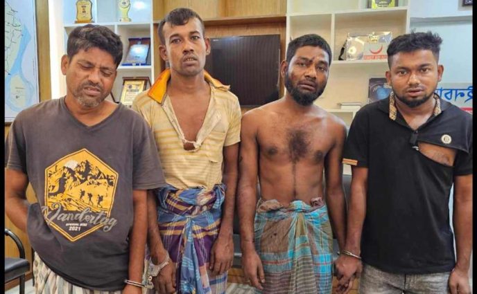 আড়াইহাজারে ডাকাতির প্রস্তুতি কালে আটক ৪