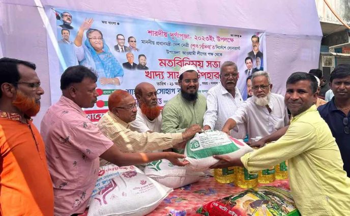 সোনারগাঁয়ে ৮ মন্ডপে সোহাগ রনির খাদ্য সামগ্রী বিতরণ
