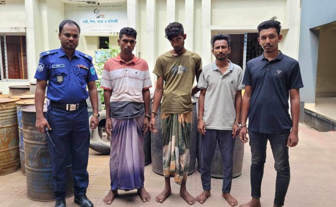 রূপগঞ্জে  ৩৯৭ বোতল ফেনসিডিলসহ গ্রেফতার ৪