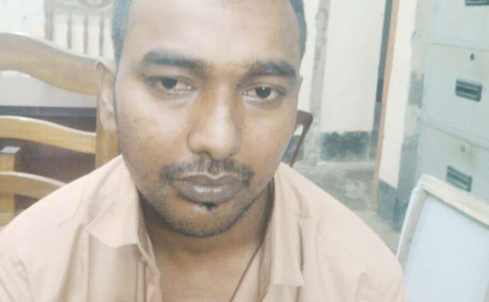 আড়াইহাজারে স্ত্রীর দায়ের করা পর্নোগ্রাফি মামলায় সাবেক স্বামী গ্রেপ্তার