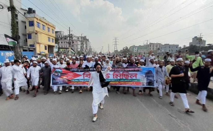 ফিলিস্তিনে হামলার প্রতিবাদে সিদ্ধিরগঞ্জে বিক্ষোভ মিছিল