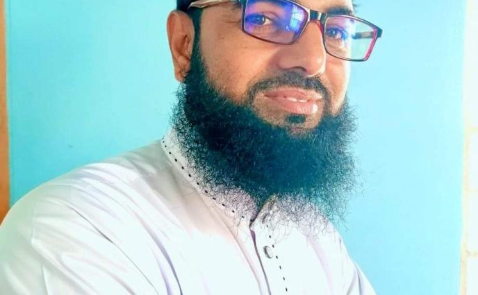 সেহাচ‌রে রু‌মের ভিতর না‌রীসহ আটক মাও.মাহ্ফুজুল হক