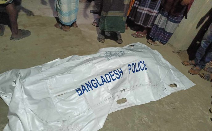 ট্রাক চাপায় মোটরসাইকেল আরোহী স্বামী- স্ত্রী নিহত: আহত শিশু কন্যা