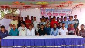 বিএনপির নৈরাজ্য ঠেকাতে শ্রমিক লীগ নেতা কবির হোসেন নেতাকর্মীদের নিয়ে রাজপথে অবস্থান