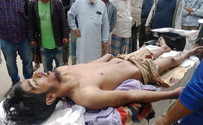 আড়াইহাজারে গণপিটুনীতে  রায়হান নামে যুবক  নিহত