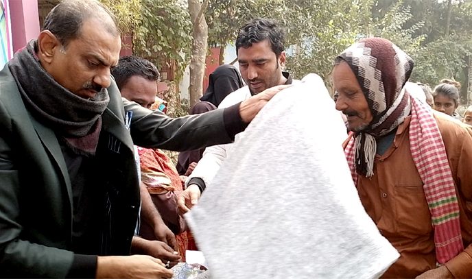 বন্দরে এহসান চেয়ারম্যানের উদ্যোগে অসহায়দের মাঝে শীত বস্ত্র বিতরণ