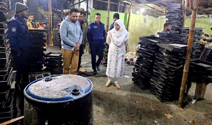আড়াইহাজারে বেকারি মালিককে জরিমানা