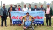ফেসবুক স্ট্যাটাস দেখে প্রতিবন্ধী ব্যক্তিকে হুইলচেয়ার উপহার দিল মানব কল্যাণ পরিষদ
