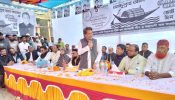 সোনারগাঁয়ে নৌকার সমর্থিত লোকজনের প্রচারণা এখন সরগরম,মাঠ জুড়ে শুধু নৌকা