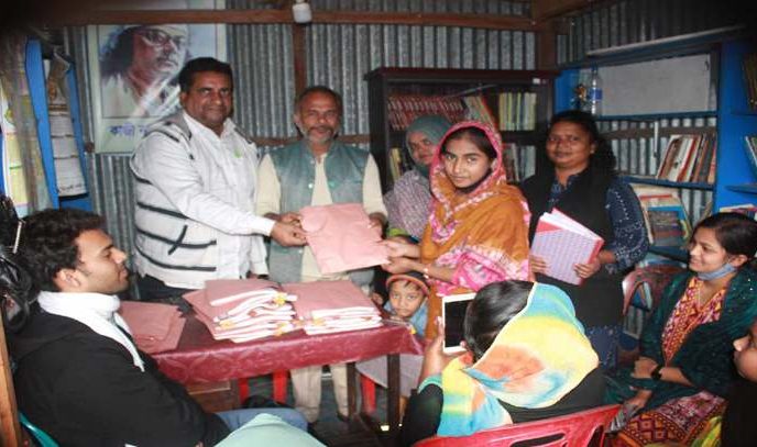 কাজী নজরুল ইসলাম পাঠাগারের প্রতিষ্ঠাবার্ষিকীতে শিক্ষা উপকরণ বিতরণ
