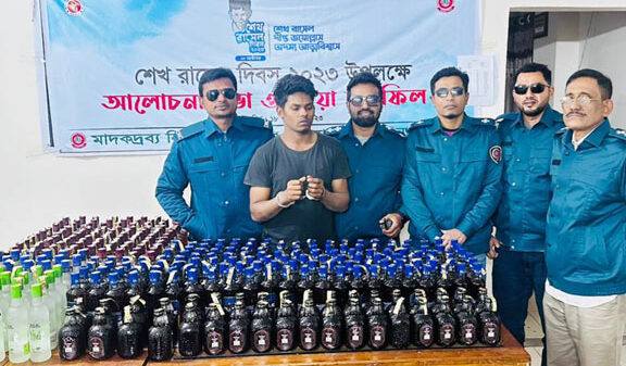 রূপগঞ্জে ৩১২ বোতল  বিদেশী  মদসহ গ্রেপ্তার ১