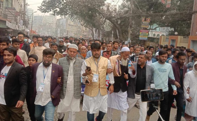 প্রধানমন্ত্রীর জনসভায় হাজী কবির হোসেনের নেতৃত্বে বিপুল সংখ্যক নেতাকর্মীদের নিয়ে অংশগ্রহণ
