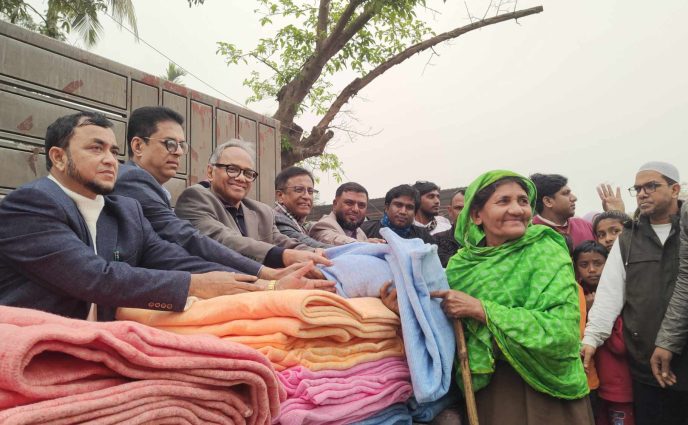 রূপগঞ্জে শীতার্তদের মাঝে কম্বল বিতরণ
