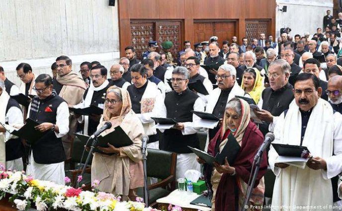নতুন মন্ত্রীপরিষদ থেকে পুরাতন যারা বাদ পরলেন এবং নতুন যারা যুক্ত হলেন
