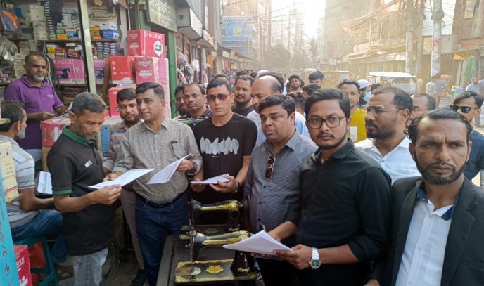 সাদেকের নেতৃত্বে শহরে জেলা যুবদলের লিফলেট বিতরণ