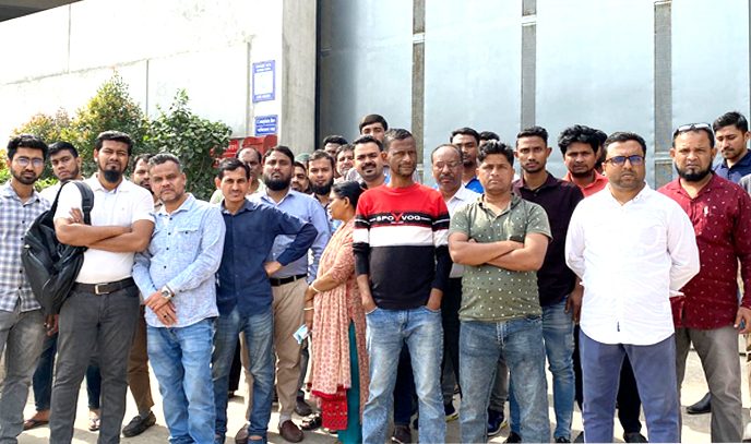 ক্রোনী অ্যাপারেলসে পাওনাদি  না দিয়েই ৫৮ শ্রমিক ছাটাই, অসন্তোষ