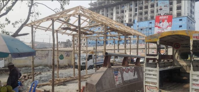 ডিএসসিসি ৬৪ নং ওর্য়াডে সরকারী ওয়াসার জমি দখল করে দোকান ঘর নির্মান ও চাঁদাবাজদের হিড়িক পড়েছে।