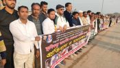 রূপগঞ্জে স্বেচ্ছাসেবকলীগ নেতার উপর হামলাকারীদের গ্রেফতারের দাবিতে মানববন্ধন বিক্ষোভ
