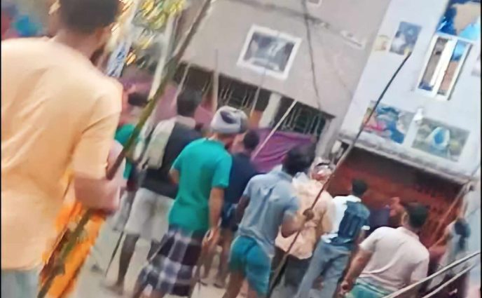 আড়াইহাজারে নারী ইউপি সদস্যের বাড়িসহ  ২০ বাড়ি ভাংচুর,ব্যাপক লুটপাট