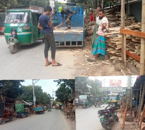 সোনারগাঁ পৌরসভার সড়কের পাশে লাকড়ির দোকান, মানুষের স্বাভাবিক চলাচল ব্যাহত