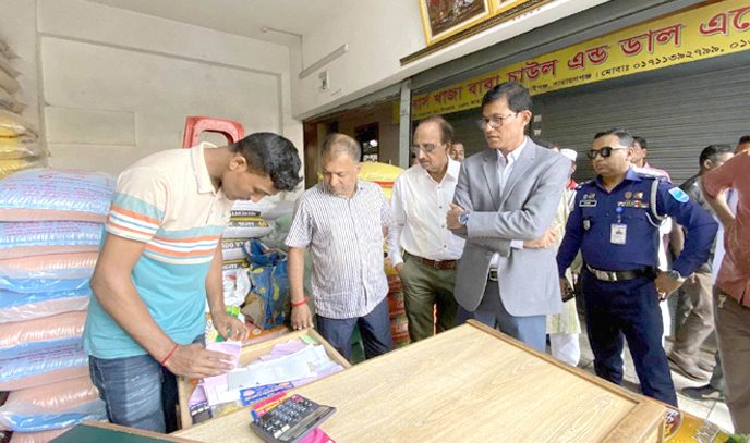 নিতাইগঞ্জে ডাল ব্যবসায়িকে লাখ টাকা জরিমানা
