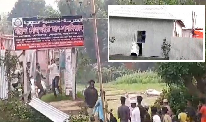 সোনারগাঁয়ে ইফতার মাহফিলে সশস্ত্র হামলা, মাদ্রাসা ভাংচুর  