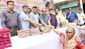 ঈদ উপলক্ষে নিতাইগঞ্জে গরীব অসহায়দের মাঝে শাড়ি ও লুঙ্গি বিতরণ