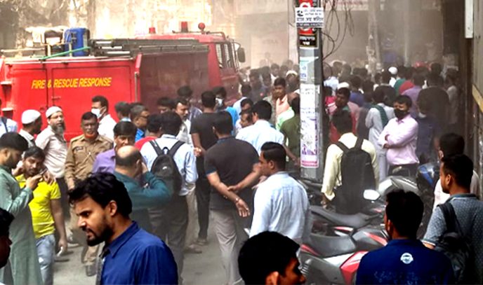 টানবাজারে হাজী সাত্তার টাওয়ারে অগ্নিকান্ড