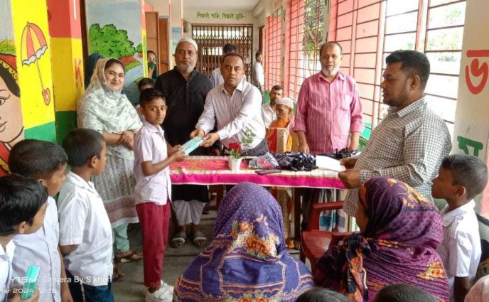 বঙ্গবন্ধুর ১০৪ তম জন্মদিন উপলক্ষে গজারিয়ার ইমামপুর সরকারি প্রাথমিক বিদ্যালয়ে মা-সমাবেশ।