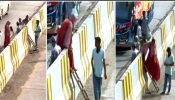 সিদ্ধিরগঞ্জে ৫ টাকায় মই দিয়ে ঝুঁকি নিয়ে মহাসড়কের ডিভাইডার পার