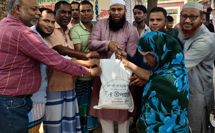 রূপগঞ্জের প্রান্তিক মানুষের মধ্যে  ঈদসামগ্রী বিতরণ