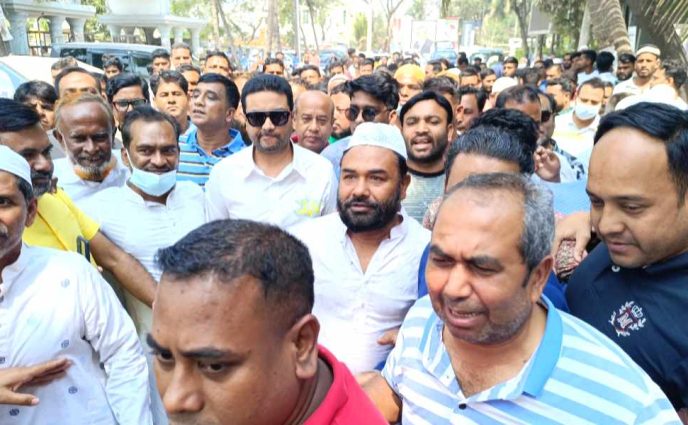 বিএনপি নেতা আজাদের জামিন শুনানি; আদালতে নেতাকর্মীদের ঢল 