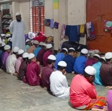 এতিমদের সন্মানে প্রবাসী সাংবাদিক ফারুক চানের ইফতার মাহফিল অনুষ্ঠিত