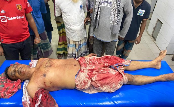 ভোটারদের টাকা দিতে বাঁধা দেওয়ার ছুরিকাঘাতে চেয়ারম্যান সমর্থককে হত্যা।