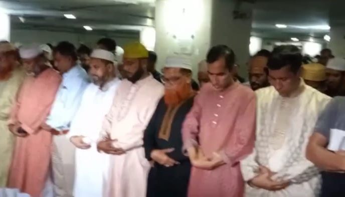তিতাস গ্যাসের সিবিএ সভাপতি কাজিম উদ্দিনের নামাজে জানাজায় মানুষের ঢল।