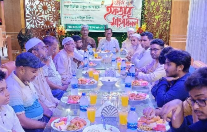 সোনারগাঁও উপজেলা প্রেসক্লাবের উদ্যোগে ইফতার ও দোয়া মাহফিল অনুষ্ঠিত ।