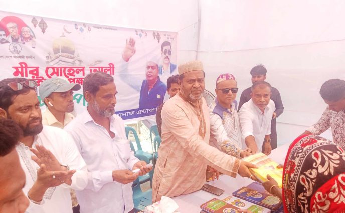 কুতুবপুরে  মীর সোহেল আলীর পক্ষ থেকে  ঈদ উপহার  বিতরণ