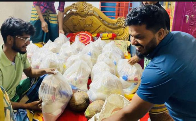 কালাপাহাড়িয়ায় প্রবাসীদের উদ্যোগে ঘরে ঘরে ঈদ সামগ্রী ও নগদ অর্থ বিতরণ