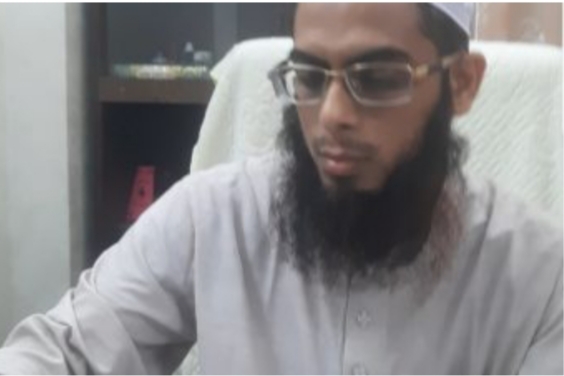 হুজুরের কেরামতি ! ল্যাব ছাড়াই রোগ নির্ণয়, ফি নিচ্ছে ৫০০ টাকা