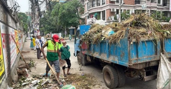 কুরবানী পশুর বজ্য পরিচ্ছনতায় ৬৪ নং ওর্য়াড রোল মডেল।