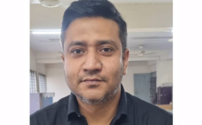 সিদ্ধিরগঞ্জের সন্ত্রাসী আমিনুল হক টুটুল ফেন্সিসহ ডিবির হাতে গ্রেফতার 