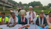 দূষণ মুক্ত নদীর দাবীতে ব্রম্মপুত্র নদে গন গোসল অনুষ্ঠিত ।