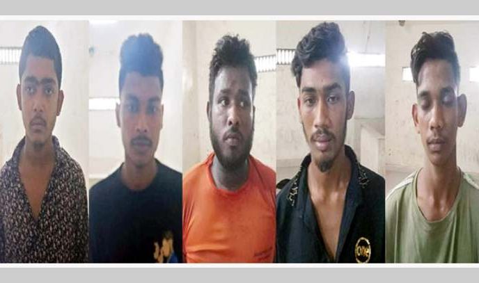 সিদ্ধিরগঞ্জে ৫ ছিনতাইকারী গ্রেপ্তার