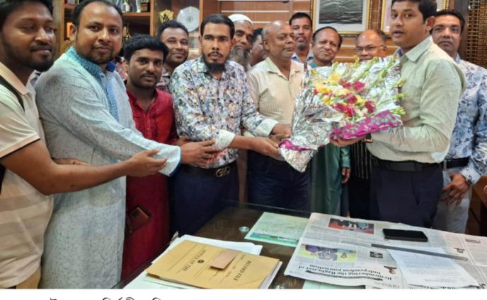 রূপগঞ্জ উপজেলা নির্বাহী অফিসারকে ফুলেল শুভেচ্ছা জ্ঞাপন