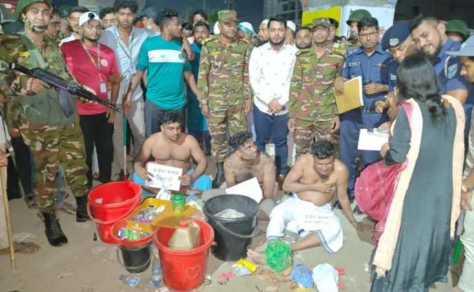 নারায়ণগঞ্জে ৩ মাদক ব্যাবসায়ীকে আটক করেছে সেনাবাহিনী